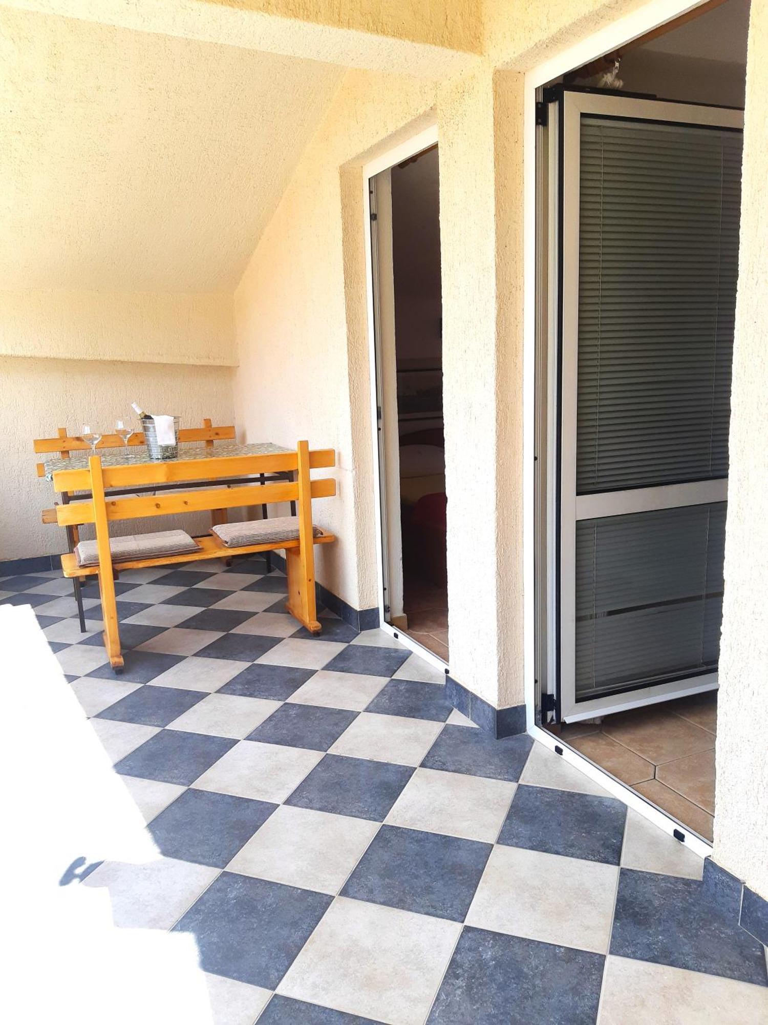 Apartments Turan Centrally Located With Free Parking อีกราเน ภายนอก รูปภาพ